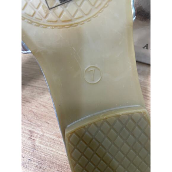 Azalea Wang Women's Estelle Paislee Flower Slide Sandals Silver Size 7 NIB - Picture 11 of 14